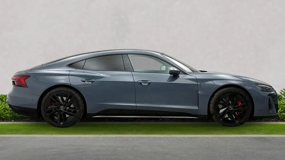Used Audi e-tron GT quattro Comfort 434 kW (591 HP) 2024 Grey Sedan