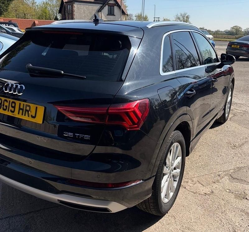 Usado Audi Q3 Sport 150 HP (110 kW) 2019 Preto SUV