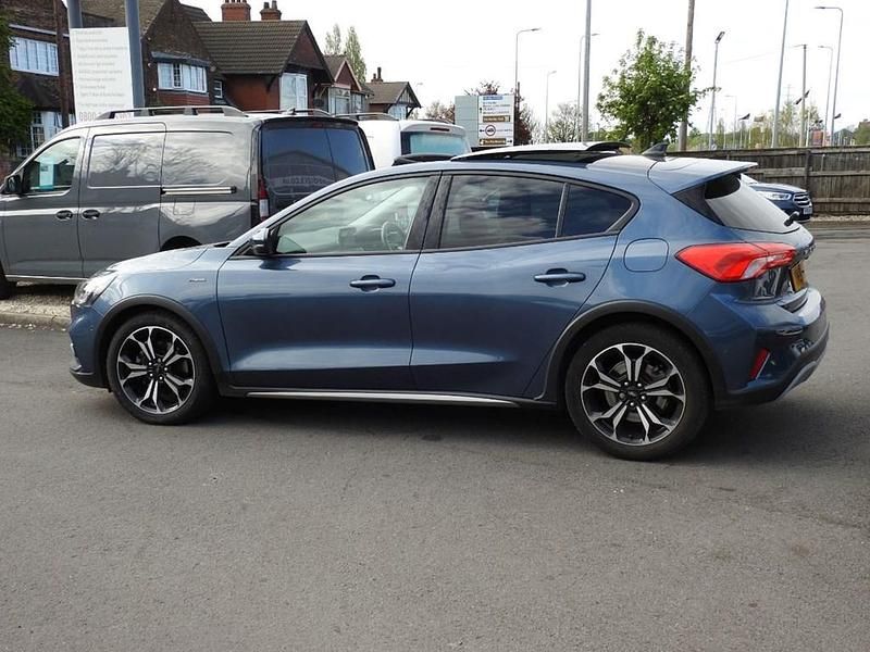 Używany Ford Focus Active X 150 KM (110 kW) 2019 Niebieski Hatchback