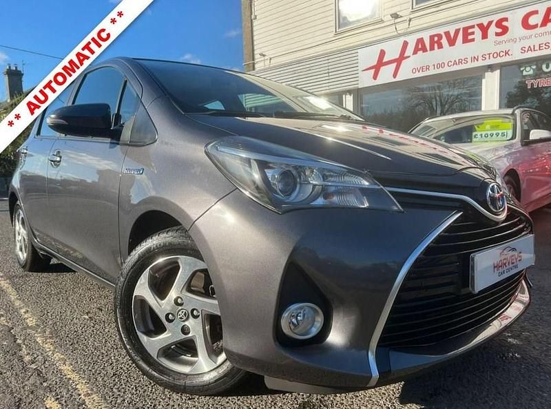 Used Toyota Yaris 101 HP (74 kW) 2015 Grey Hatchback