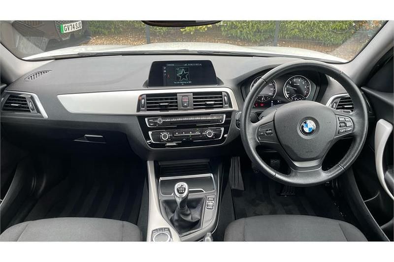 Used BMW 118 Comfort Edition 136 HP (100 kW) 2019 White Hatchback
