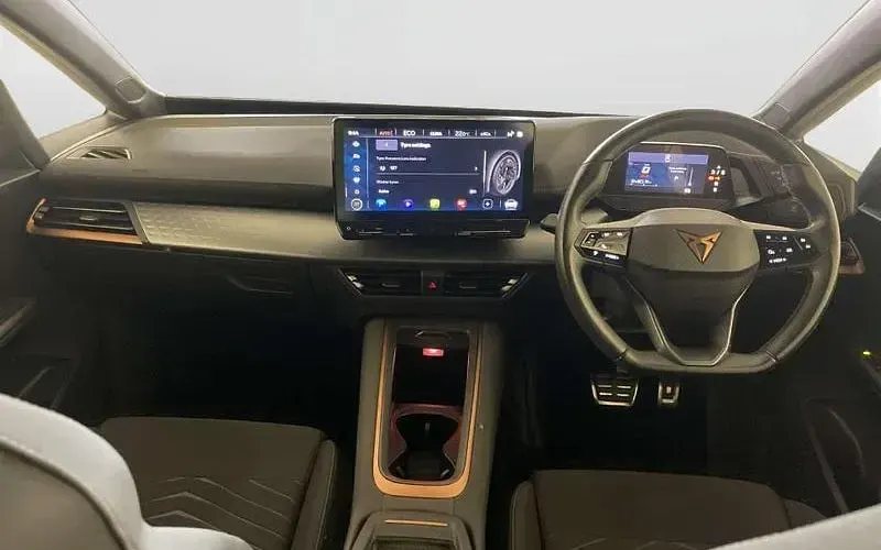 Begagnad Cupra Born 150 kW (204 HK) 2024 Halvkombi
