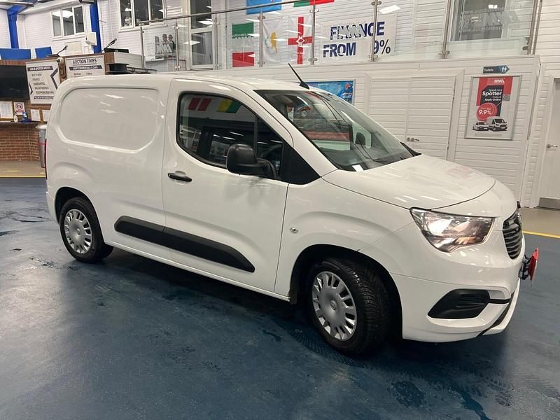 Used Vauxhall Combo Sportive 100 HP (73 kW) 2019 White MPV