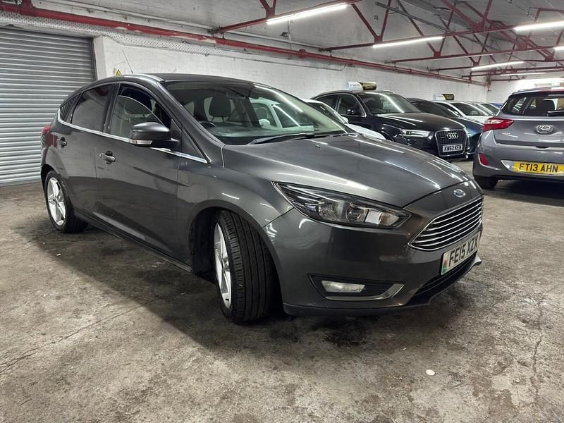 Used Ford Focus Zetec 120 HP (88 kW) 2015 Grey Hatchback