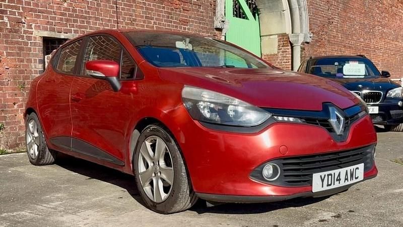 Used Renault Clio IV Expression+ 90 HP (66 kW) 2014 Red Hatchback