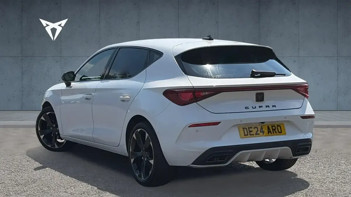 Used Cupra Leon 150 HP (110 kW) 2023 White Hatchback