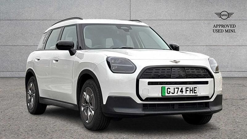 White Used 2024 Mini Countryman Classic SUV | £30,295 (Fair price) - Image 1/3
