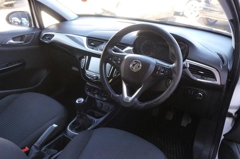 Second-hand Vauxhall Corsa 70 CP (51 kW) 2015 Alb Hatchback