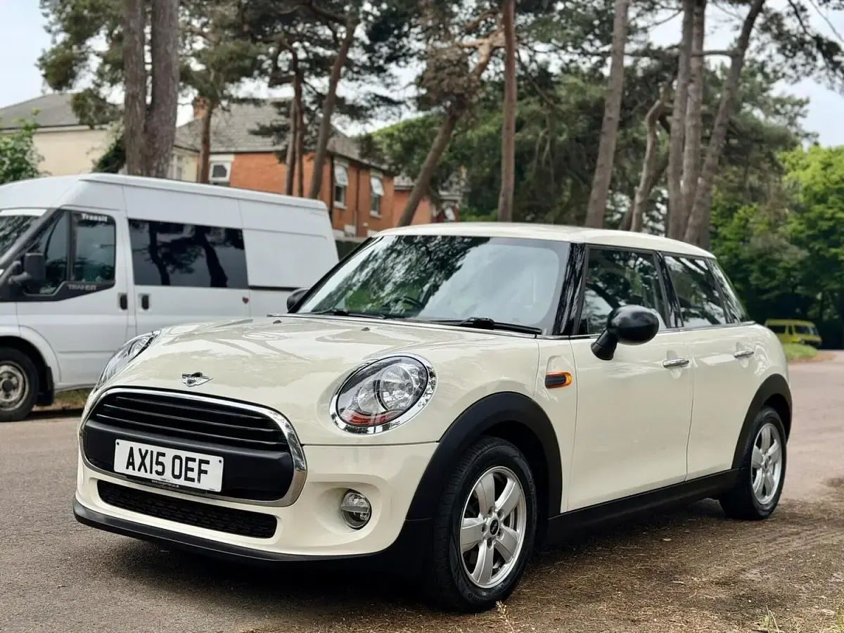 Used Mini ONE Hatch 102 HP (75 kW) 2015 White Hatchback