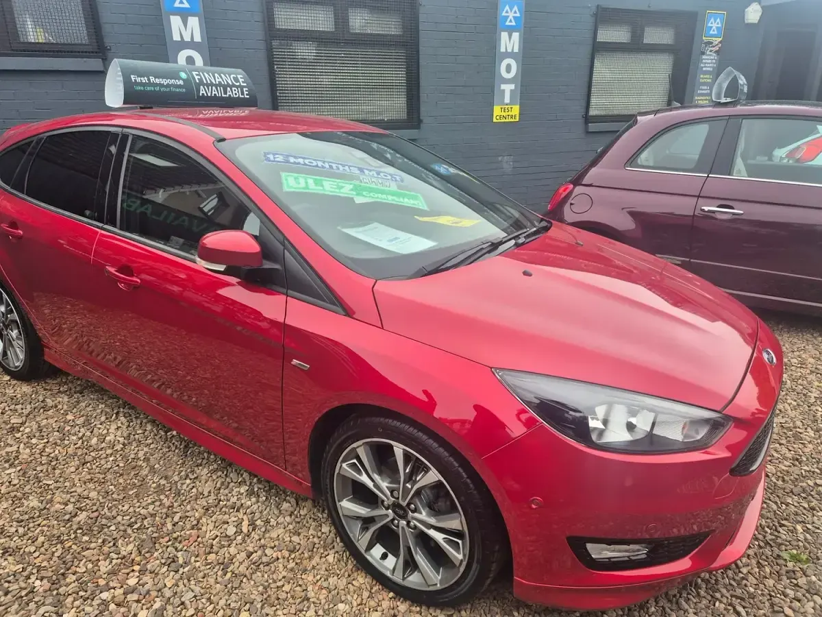 Used Ford Focus ST-Line 120 HP (88 kW) 2017 Red Hatchback