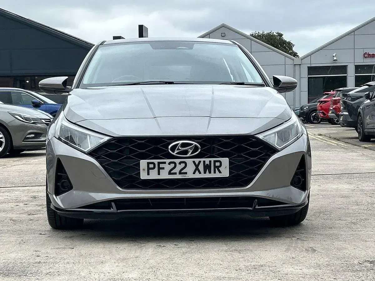 Used Hyundai i20 Premium 100 HP (73 kW) 2022 Bronze Hatchback