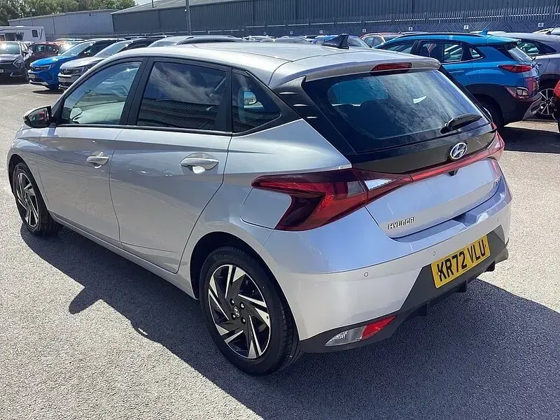 Used Hyundai i20 SE 100 HP (73 kW) 2023 Silver Hatchback