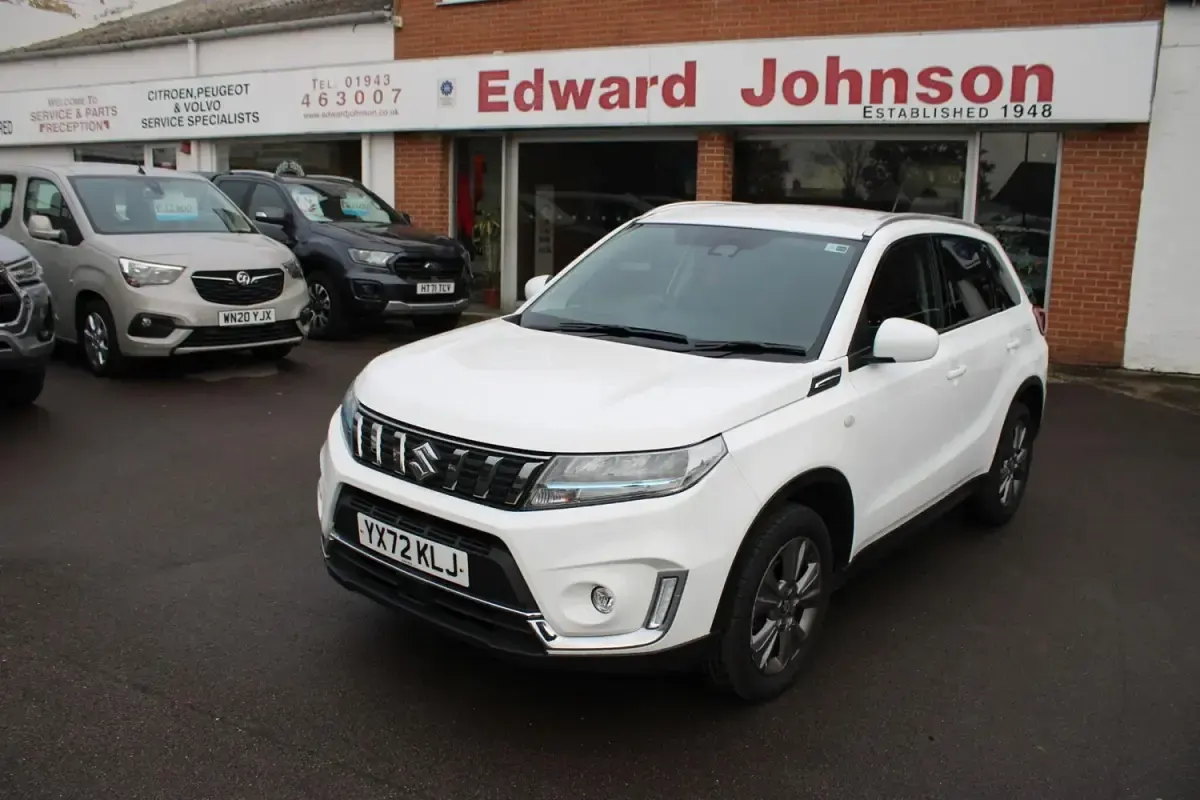 Gebraucht Suzuki Vitara SZ-T 116 PS (85 kW) 2022 Weiß Kleinwagen