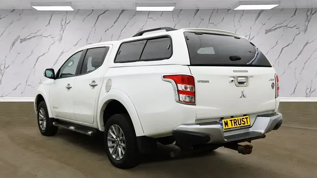 Used Mitsubishi L200 2016 White Pickup