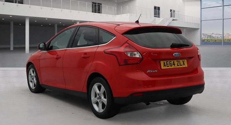 Used Ford Focus Zetec 115 HP (84 kW) 2014 Red Hatchback