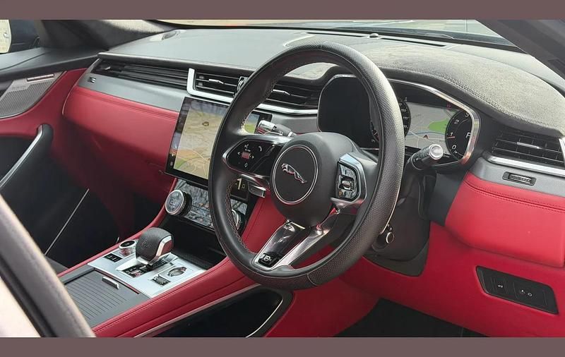 Used Jaguar F-Pace SVR 550 HP (404 kW) 2022 Grey SUV