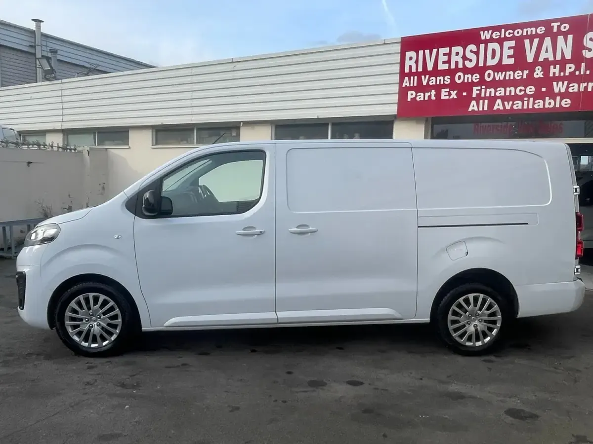 Used Vauxhall Vivaro 100 HP (73 kW) 2023 White MPV