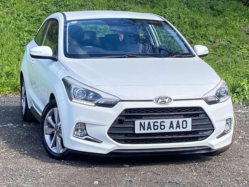 Used Hyundai i20 SE 84 HP (61 kW) 2016 White Coupe