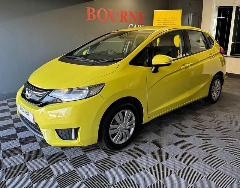 Used Honda Jazz S 102 HP (75 kW) 2015 Yellow Hatchback