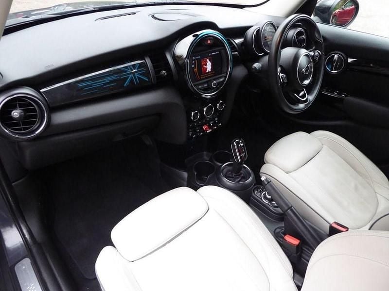 Begagnad Mini Cooper S Exclusive 192 HK (141 kW) 2019 Grå Halvkombi