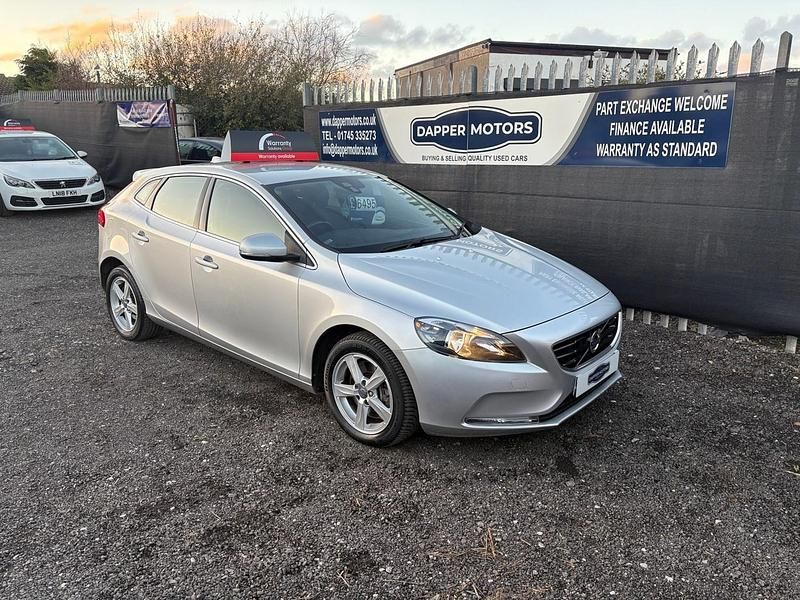 Silver Used 2015 Volvo V40 SE Hatchback | £6,495 (Fair price) - Image 1/4