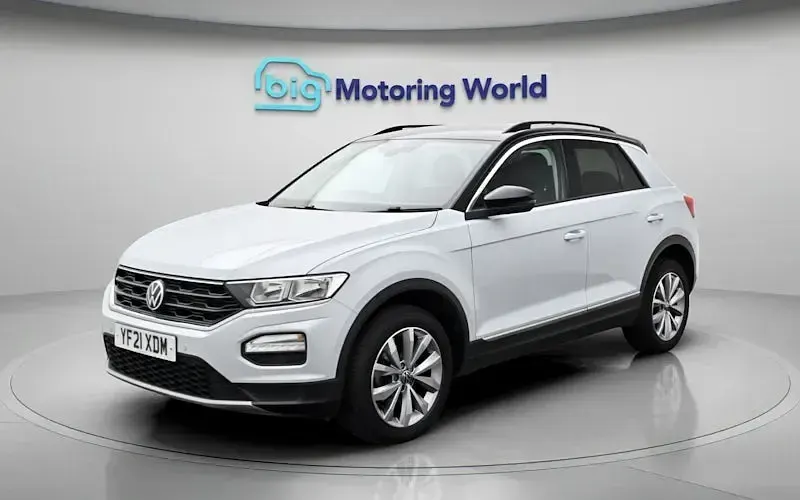 Usado VW T-Roc Design 110 HP (80 kW) 2021 Prateado SUV