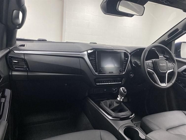 New Isuzu D-Max 163 HP (119 kW) 2025 Biarritz blue Pickup