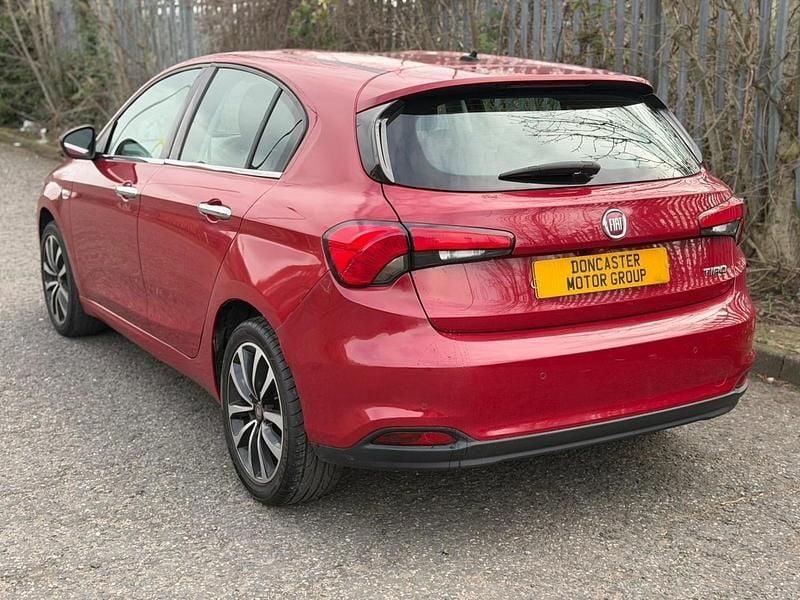 Used Fiat Tipo Lounge 95 HP (69 kW) 2017 Red Hatchback