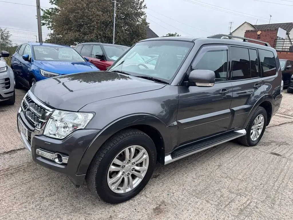 Used Mitsubishi Shogun 187 HP (137 kW) 2017 Grey SUV