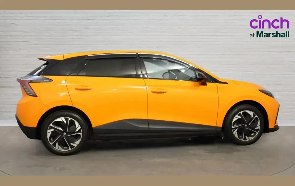 Used MG MG4 EV Trophy 150 kW (204 HP) 2022 Orange Hatchback