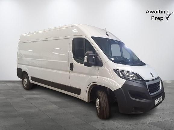 White Used 2023 Peugeot Boxer Premium Van | £18,450 (Good price) - Image 1/4