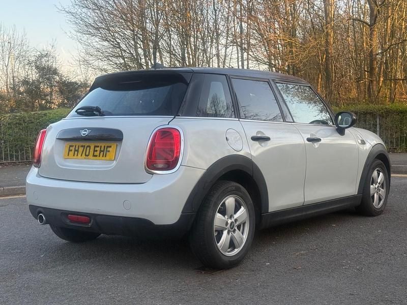 Begagnad Mini Cooper Classic 2020 Silver Halvkombi