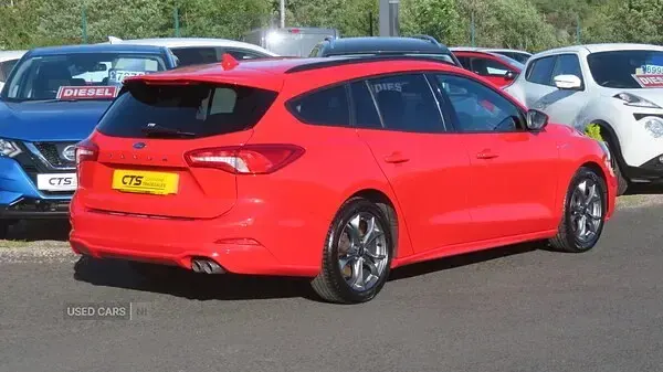 Used Ford Focus ST-Line 120 HP (88 kW) 2019 Red Estate
