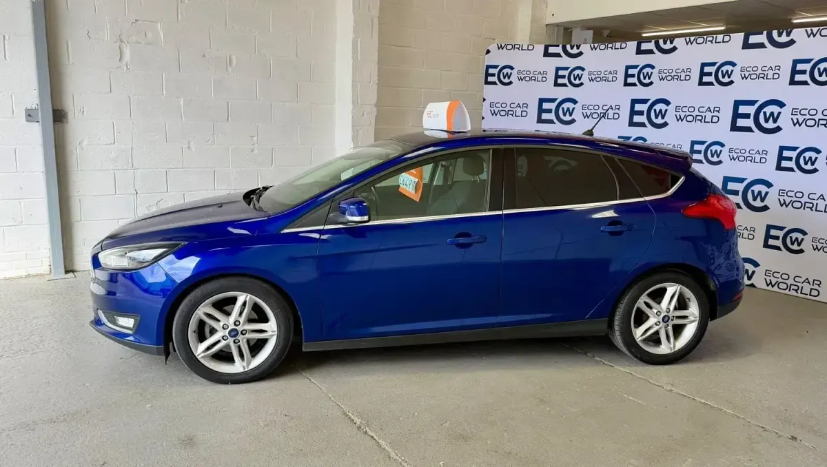 Usado Ford Focus Titanium 125 HP (91 kW) 2017 Azul Citadino