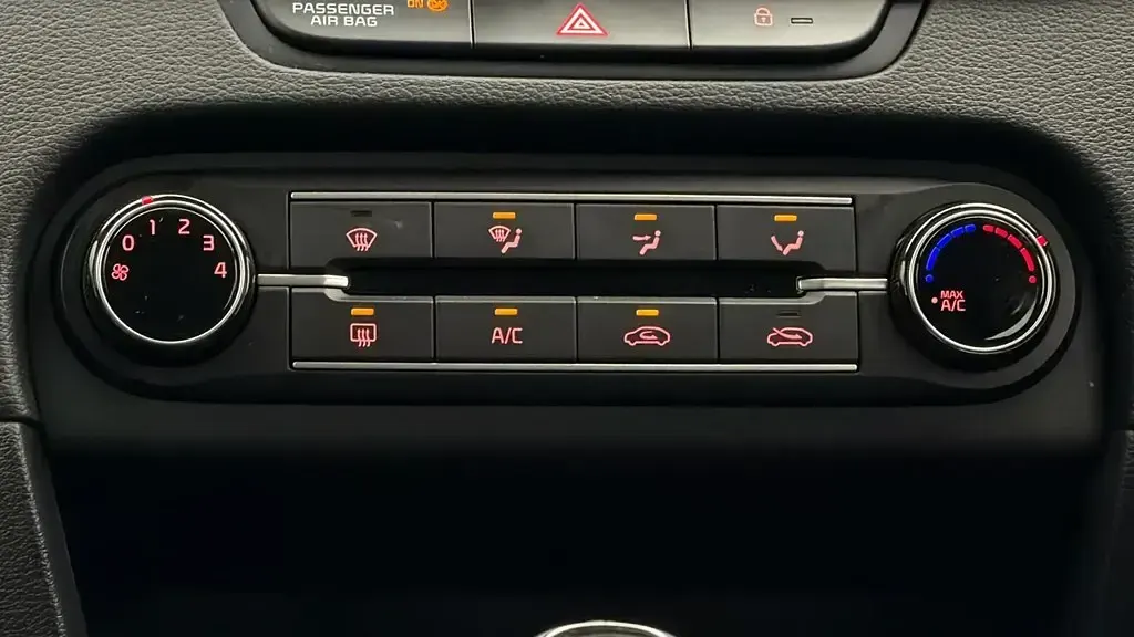 Usado Kia Ceed 158 HP (116 kW) 2023 Cinzento Citadino