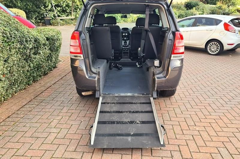 Grey Used 2014 Vauxhall Zafira MPV | £3,995 (Good price) - Image 1/1