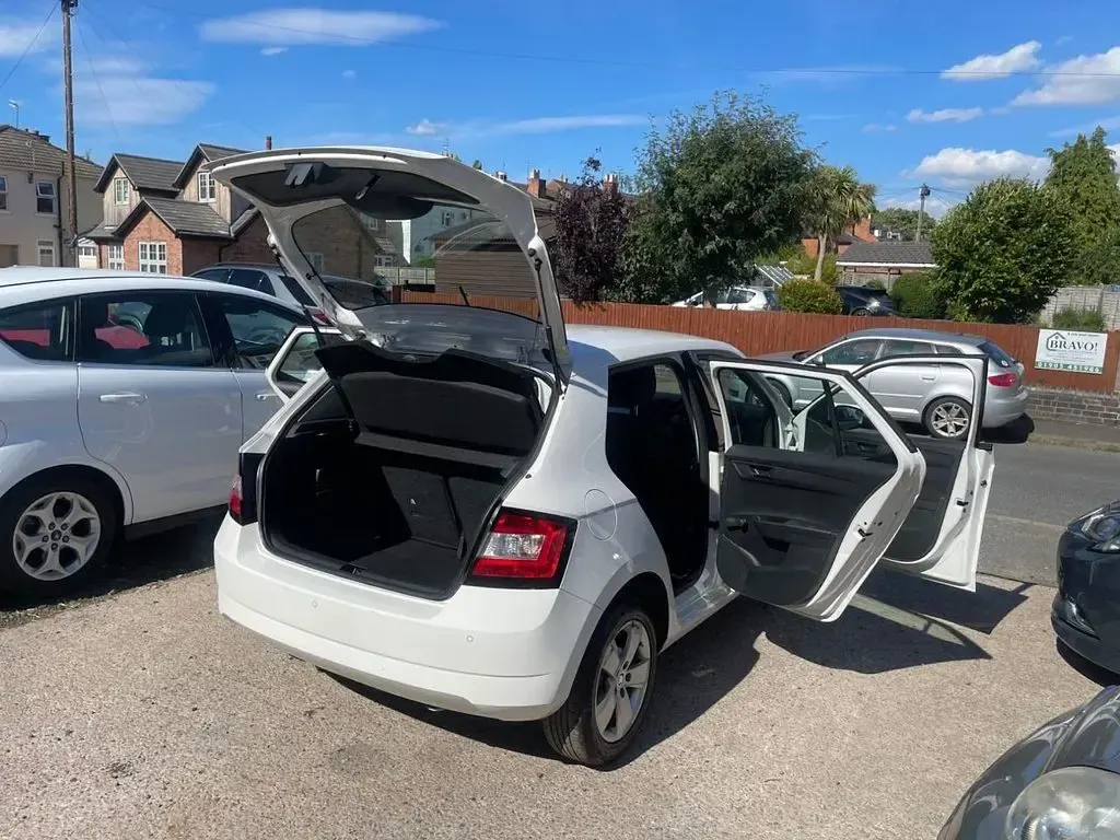 Used Skoda Fabia SE 75 HP (55 kW) 2018 White Hatchback