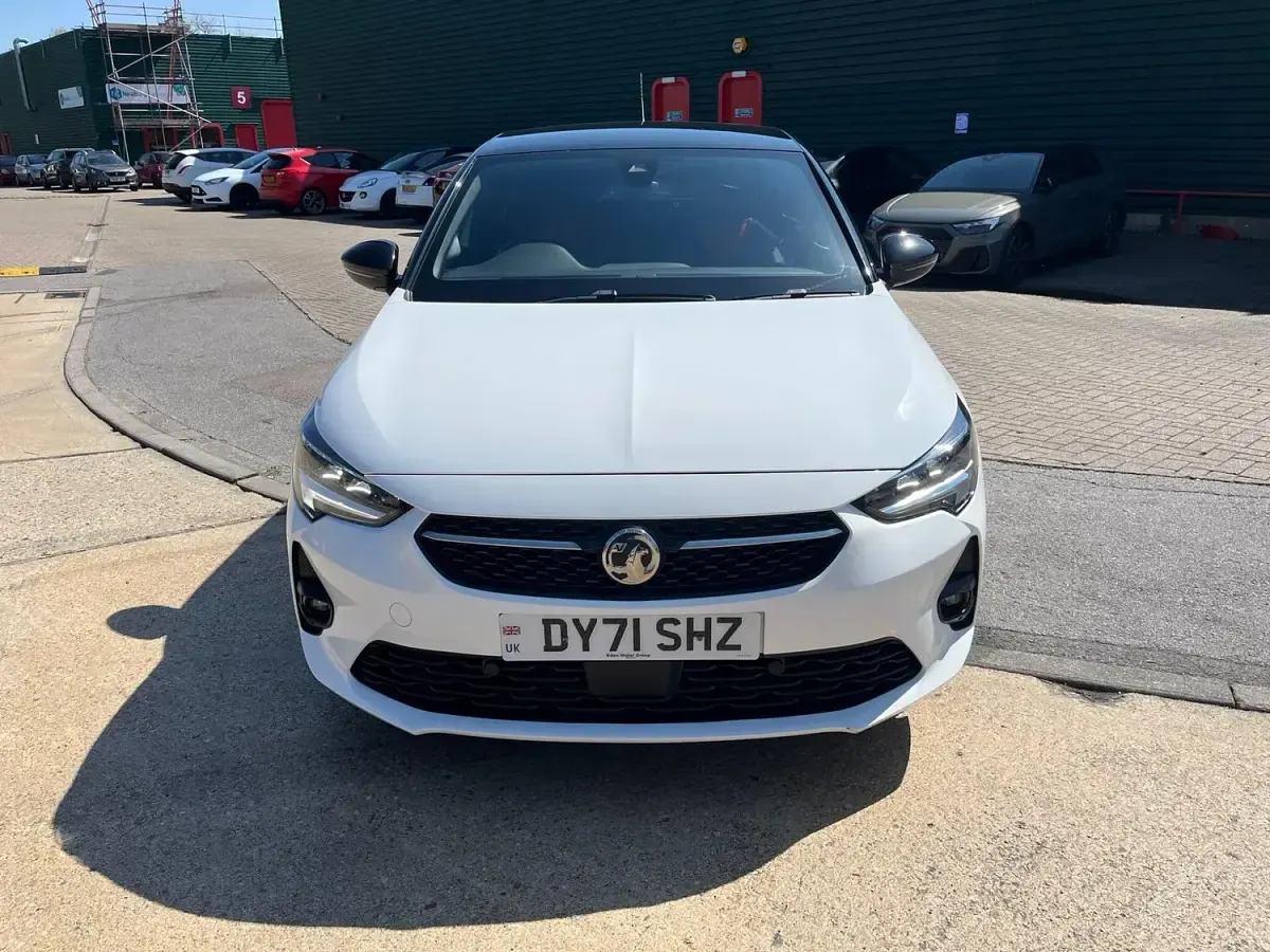 Used Vauxhall Corsa SRi 100 HP (73 kW) 2021 White Hatchback