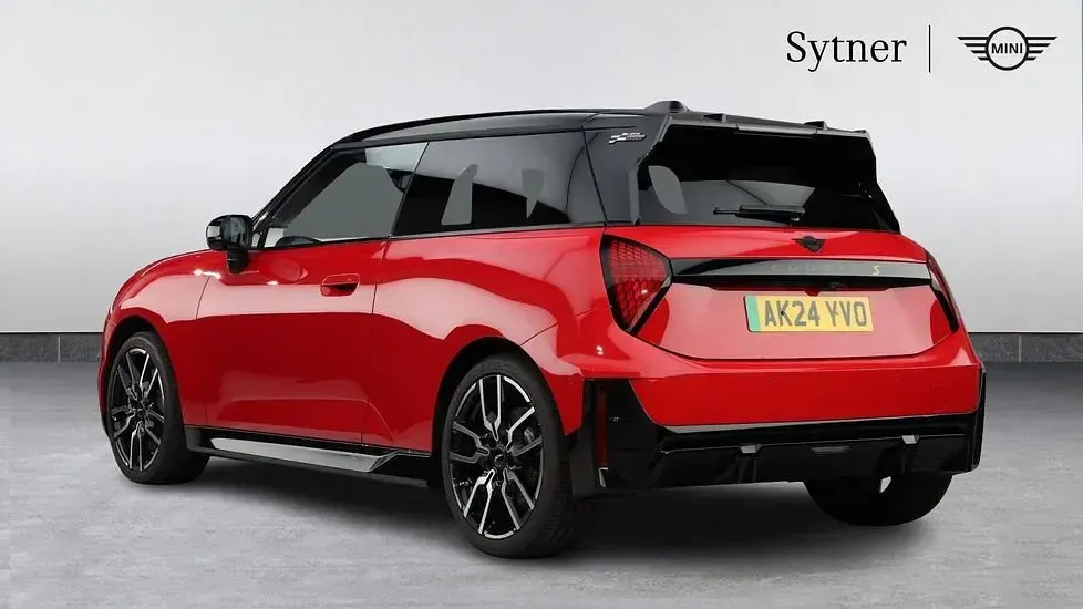 Used Mini Cooper SE Hatch 158 kW (215 HP) 2024 Red Hatchback