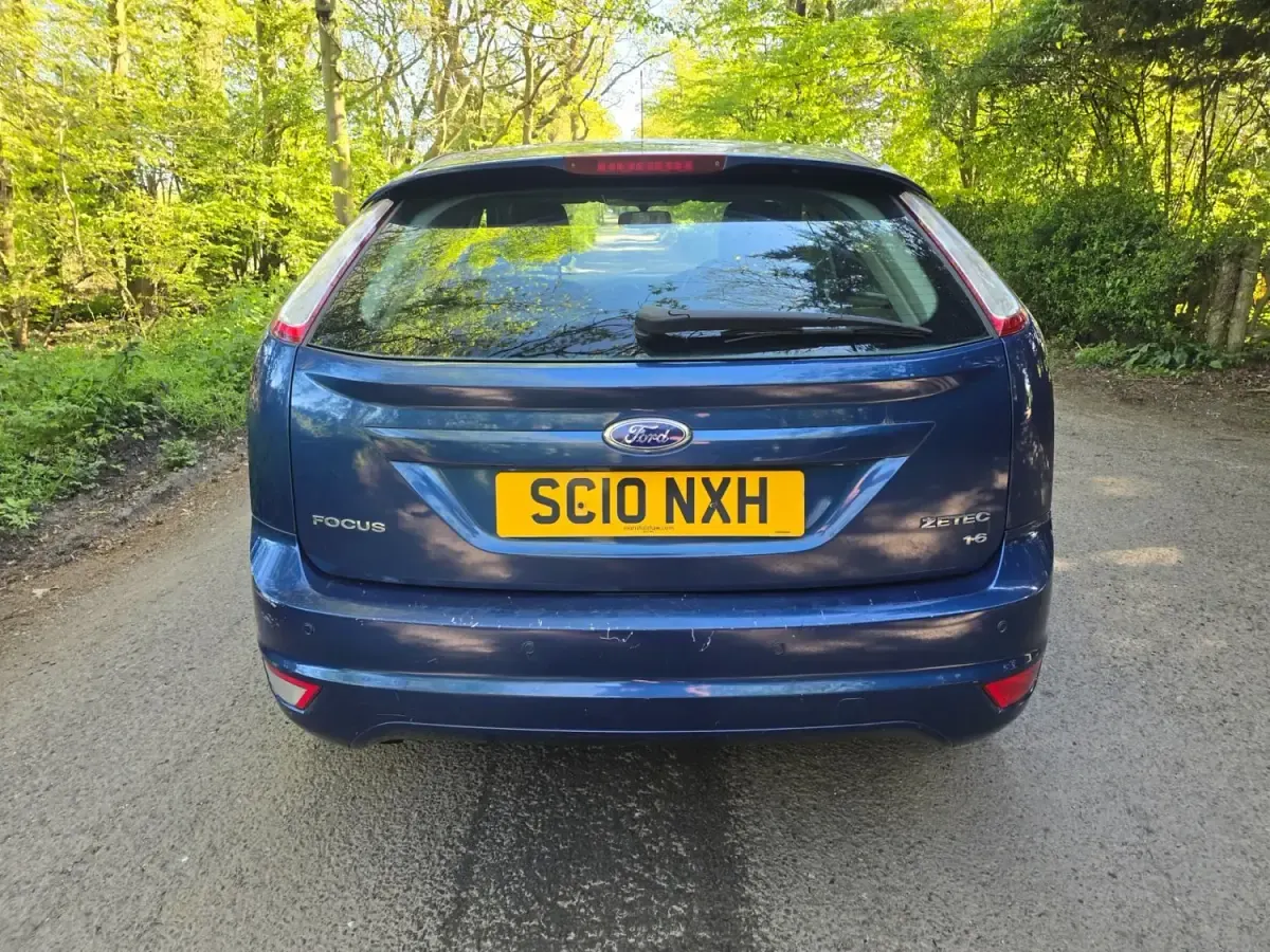 Second-hand Ford Focus Zetec 2010 Albastru Hatchback