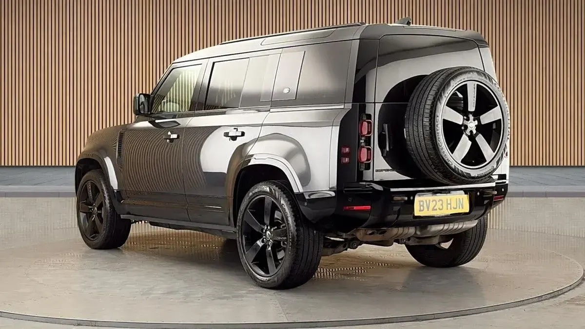 Used Land Rover Defender HSE Dynamic 250 HP (183 kW) 2023 Storm grey SUV