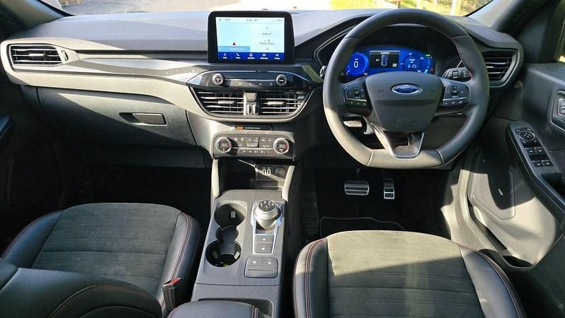 Second-hand Ford Kuga ST-Line X 225 CP (165 kW) 2021 Negru SUV