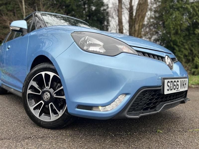 Used MG MG3 106 HP (77 kW) 2016 Blue Hatchback
