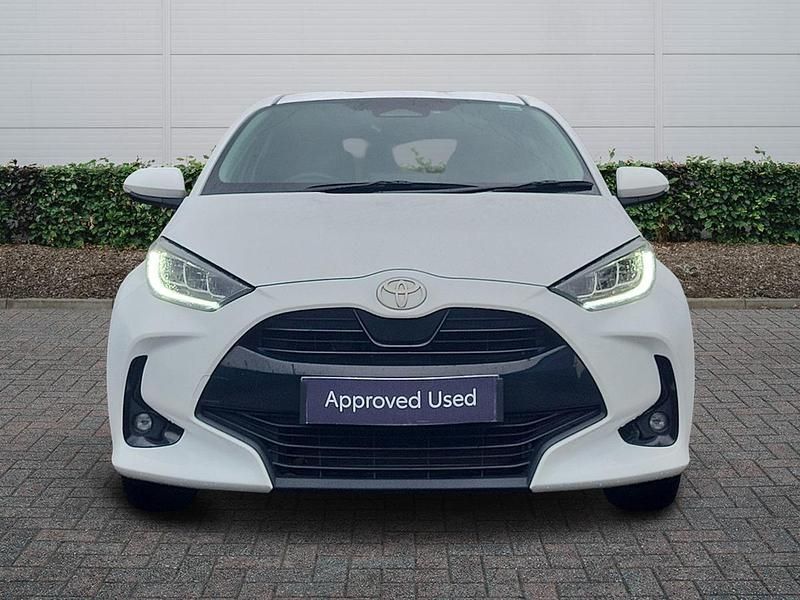 Used Toyota Yaris Hybrid Design 2024 White Hatchback