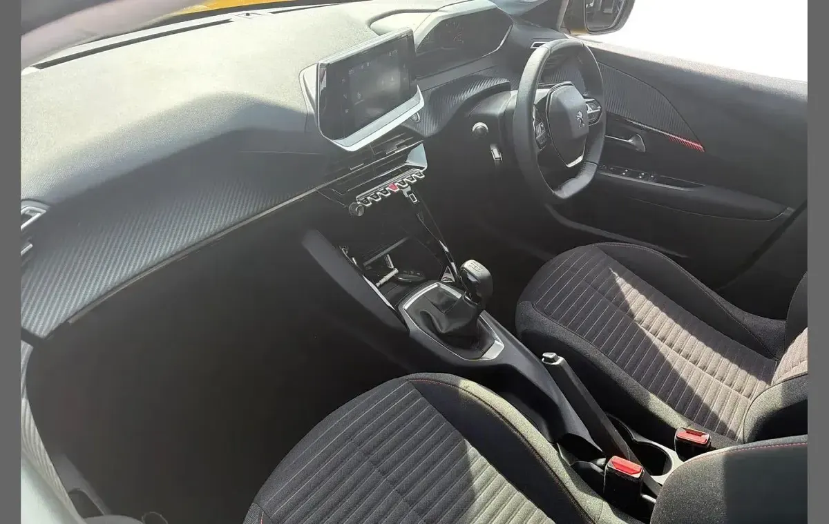 Used Peugeot 208 Active+ 75 HP (55 kW) 2023 Yellow Hatchback