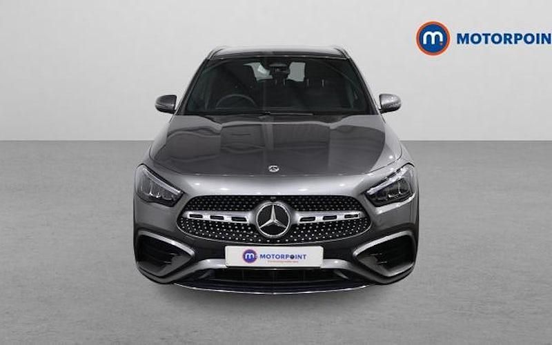 Usado Mercedes GLA200 Executive 163 HP (119 kW) 2025 Cinzento SUV
