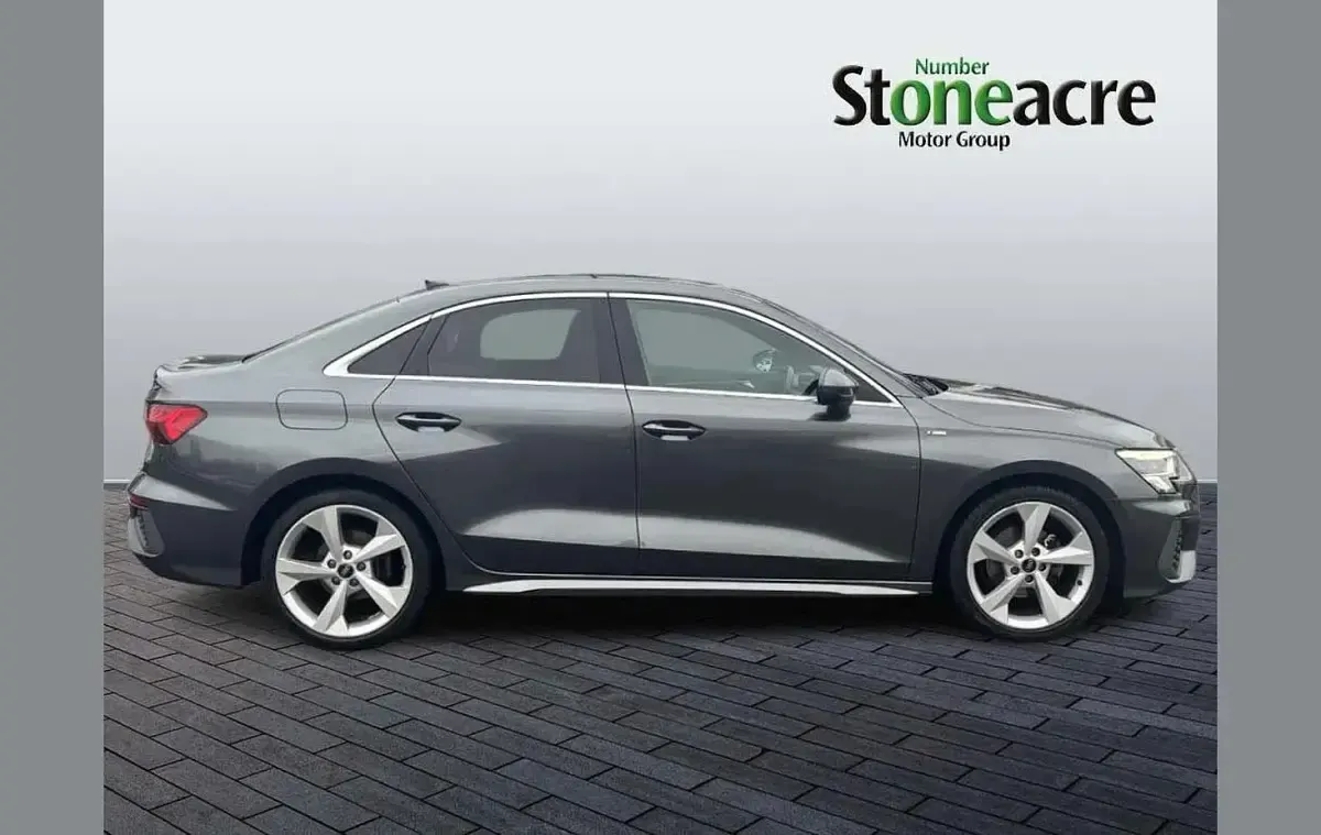 Begagnad Audi A3 S-Line 150 HK (110 kW) 2022 Grå Sedan