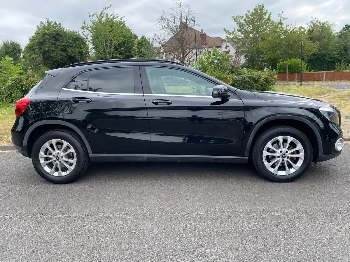 Used Mercedes GLA200 Executive 156 HP (114 kW) 2019 Black SUV