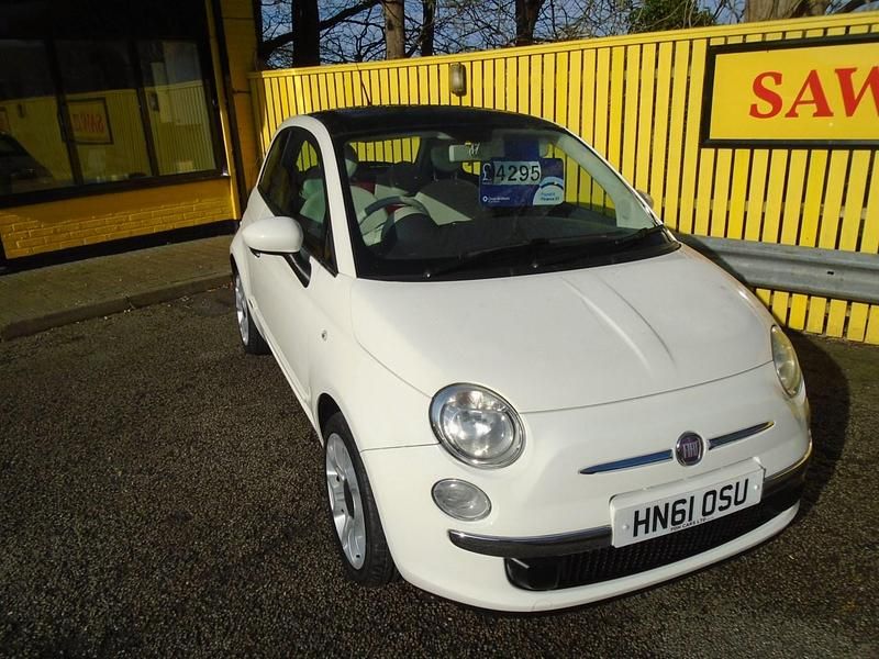 Used Fiat 500 Lounge 69 HP (50 kW) 2011 White Hatchback
