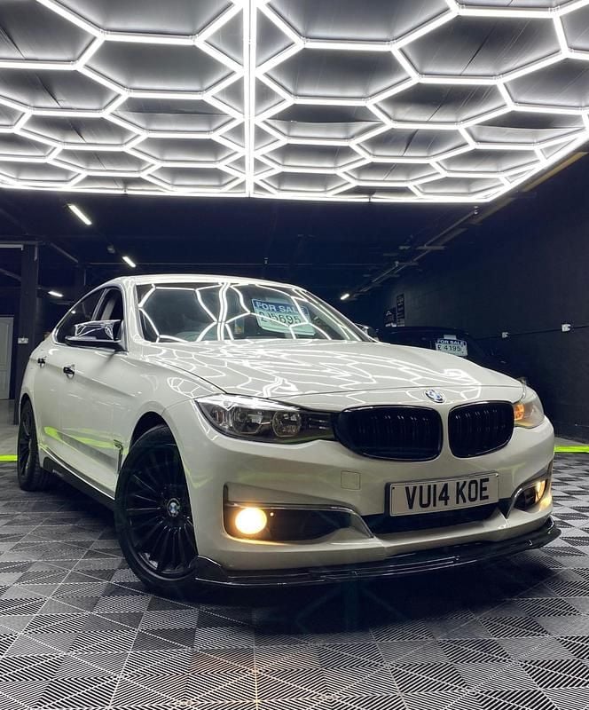 Used BMW 318 Luxury Line 2014 White Hatchback